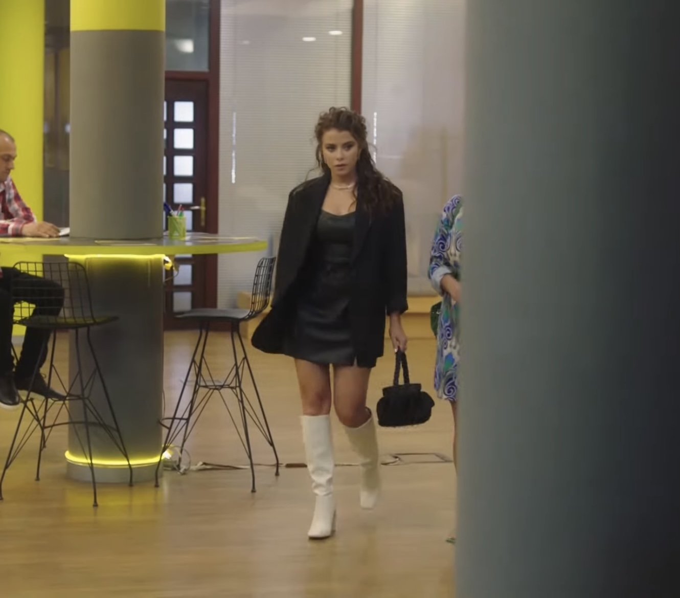 Seversin Dizi, Gilda Siyah Çantası ile